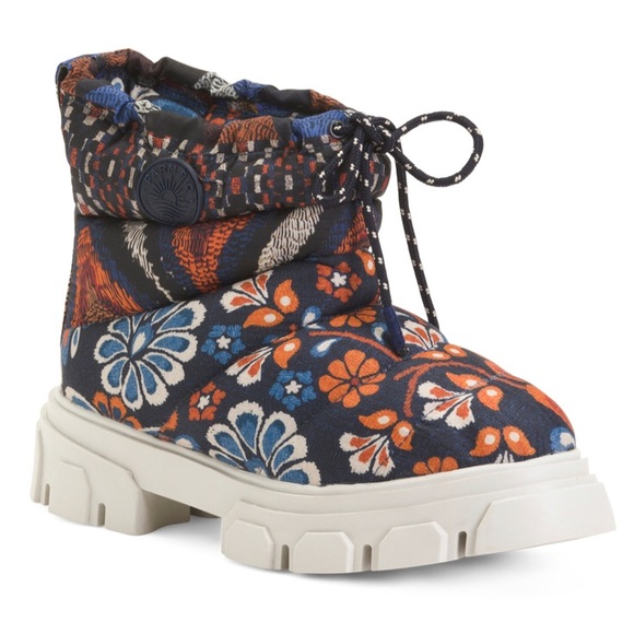 Farm Rio Pineapple Flowers Sole Lug Down Ankle Lace-Up Boots NIB - Main Image